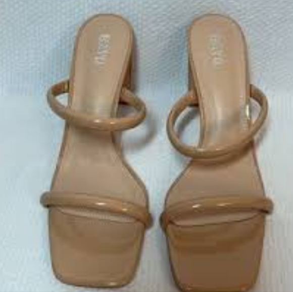 NWOT - beige square heel open toe sandals size 9 - Picture 4 of 7
